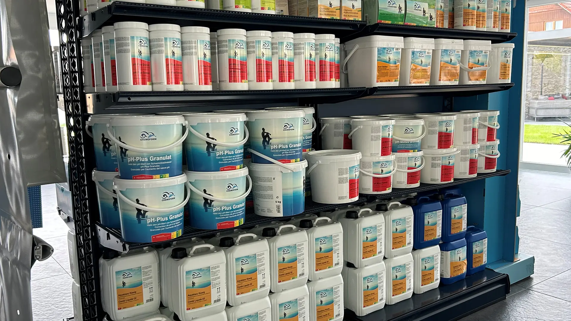 Poolchemie und Servicematerial